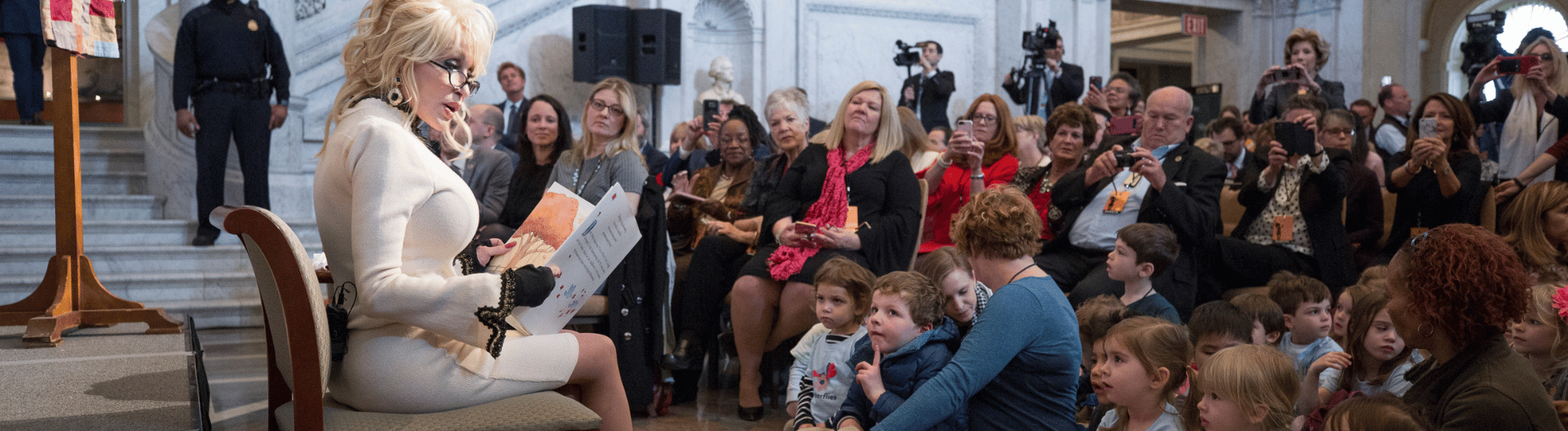 Dolly reads to children at the library of congress